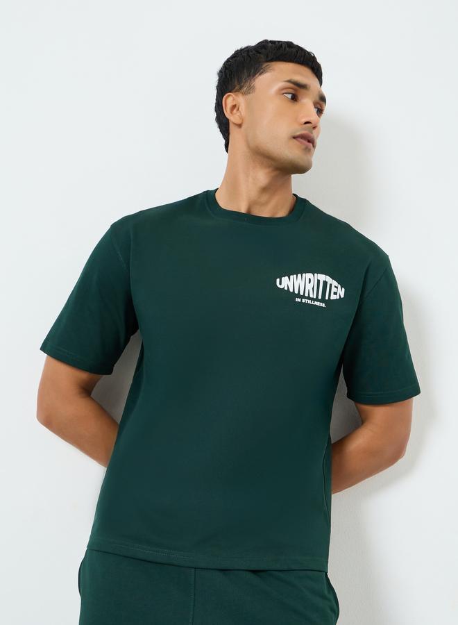 ستايلي طقم منسق من تيشيرت وشورت بطبعة جرافيك للرجال - Image 1